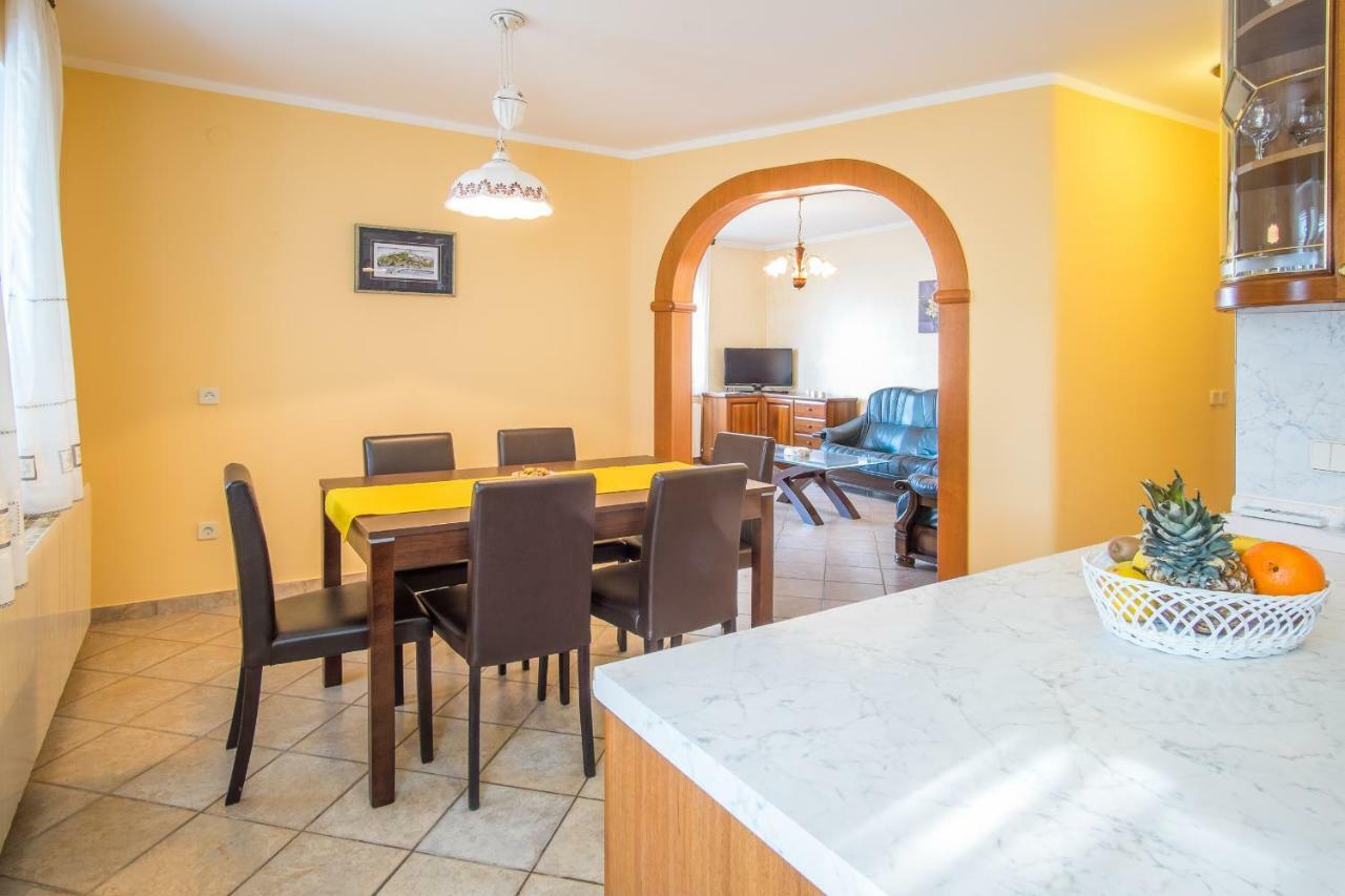 Apartman Cubranic Appartamento Vrbnik Esterno foto