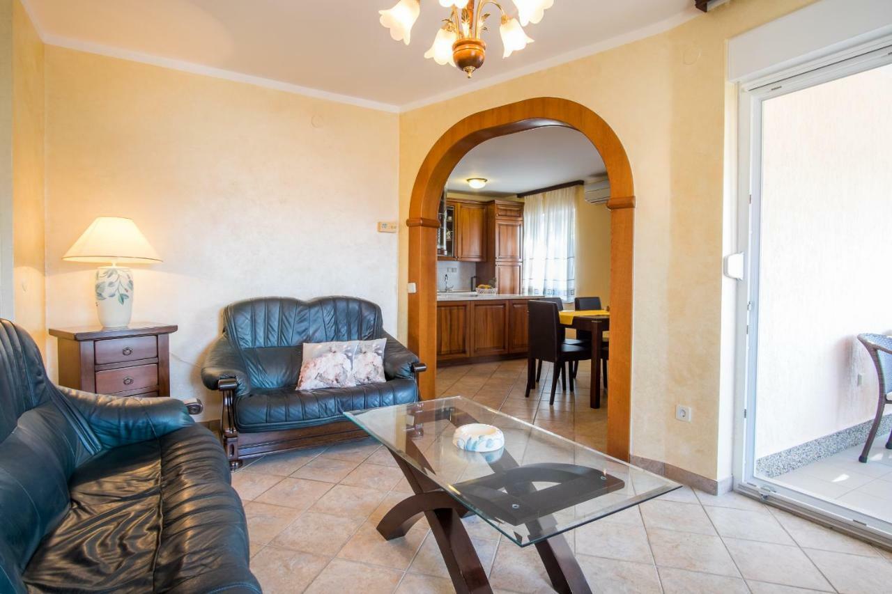 Apartman Cubranic Appartamento Vrbnik Esterno foto