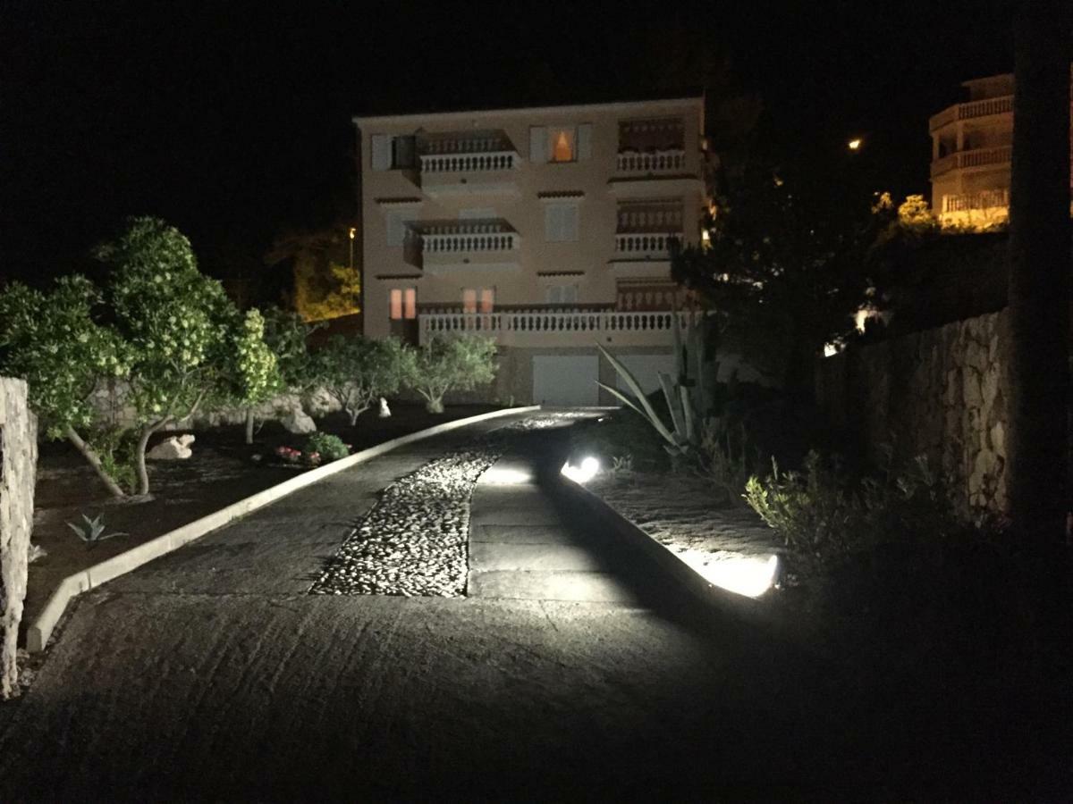 Apartman Cubranic Appartamento Vrbnik Esterno foto